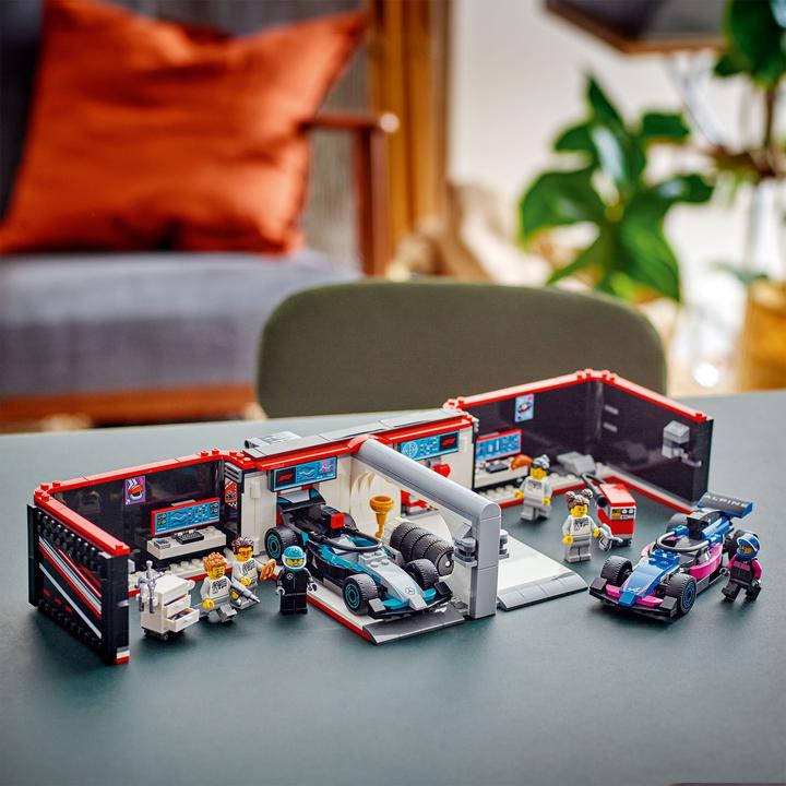 Produktbild LEGO F1 Garage mit Mercedes-AMG & Alpine Rennautos (60444, LEGO City)