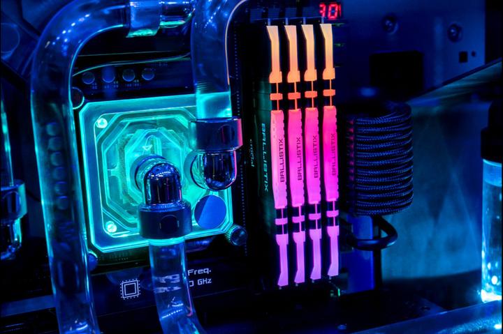 Produktbild Crucial Ballistix RGB (2 x 8GB, 3200 MHz, DDR4-RAM, DIMM)