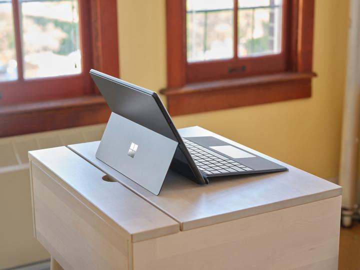 Produktbild Microsoft Surface Go 3 (10.50", Intel Pentium Gold 6500Y, 8 GB, 128 GB, CH)