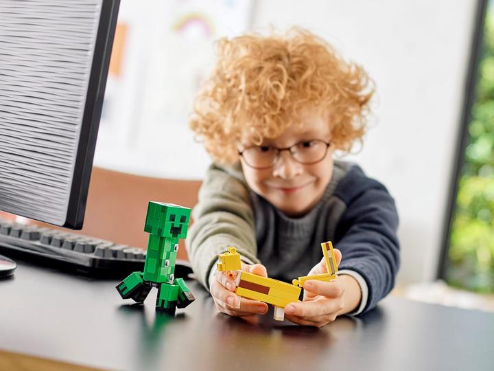Actual product image LEGO BigFig Creeper and Ocelot (21156, LEGO Minecraft)