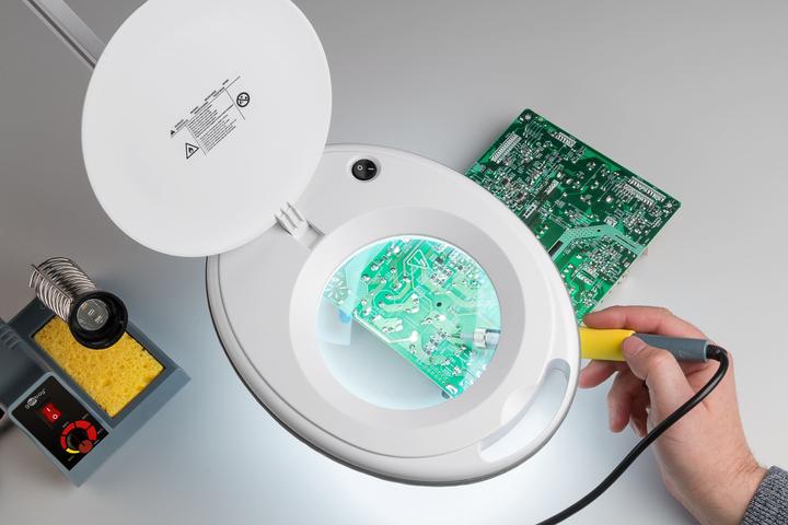 Image du produit Goobay Lampe loupe à pince à LED, 8 W (650 lm)