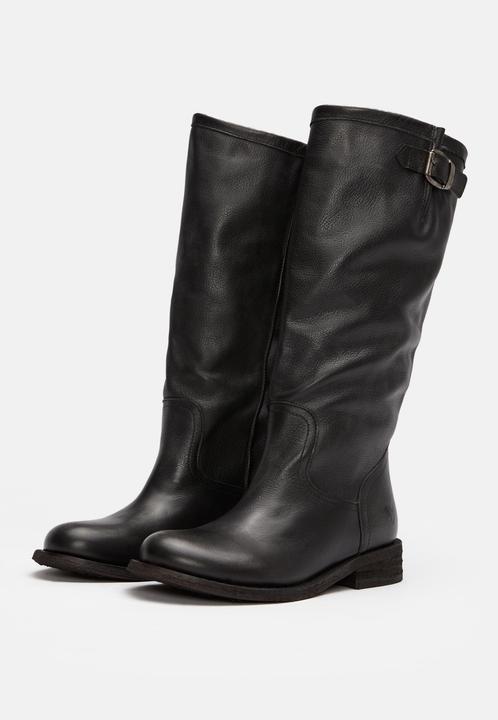 Actual product image Felmini Gredo 6922, the mid-height biker boot from, is made from smooth leather. These boots are (42)