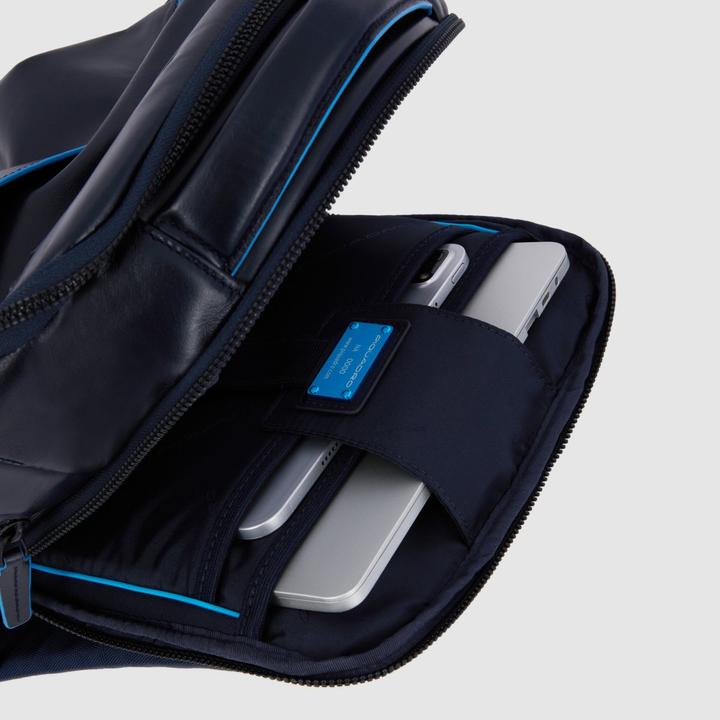 Image du produit Piquadro Blue Square - Sac à dos pour ordinateur portable 14" avec compartiment pour iPad®. (14 l)