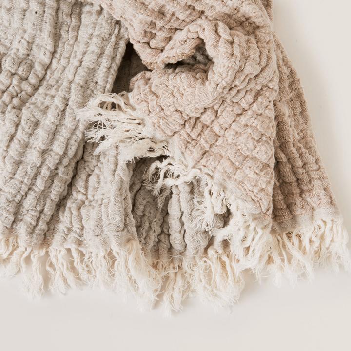 Actual product image Garbo & Friends Mellow linen blanket Tawny (110 x 110 cm)