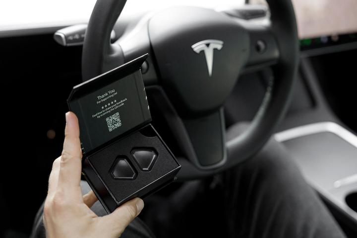Image du produit Enhance Commander + 4 boutons S3XY pour Tesla (Gen2)