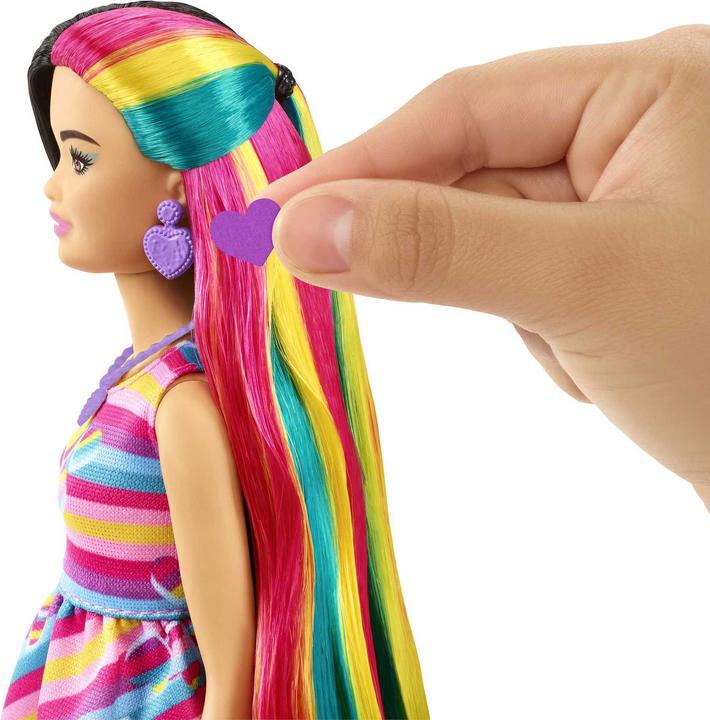 Image du produit Barbie Totally Hair Poupée au look coeur, Petite, cheveux longs de 21,6 cm, 15 accessoires, dès 3 ans