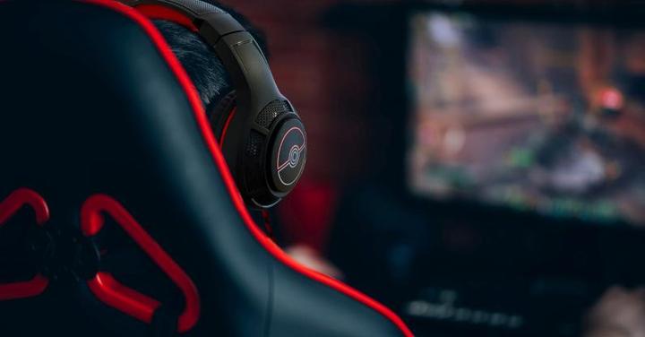 Produktbild OTL PK0904 Pokèmon Pokéball Pro Gaming Headset G4 (Kabelgebunden)