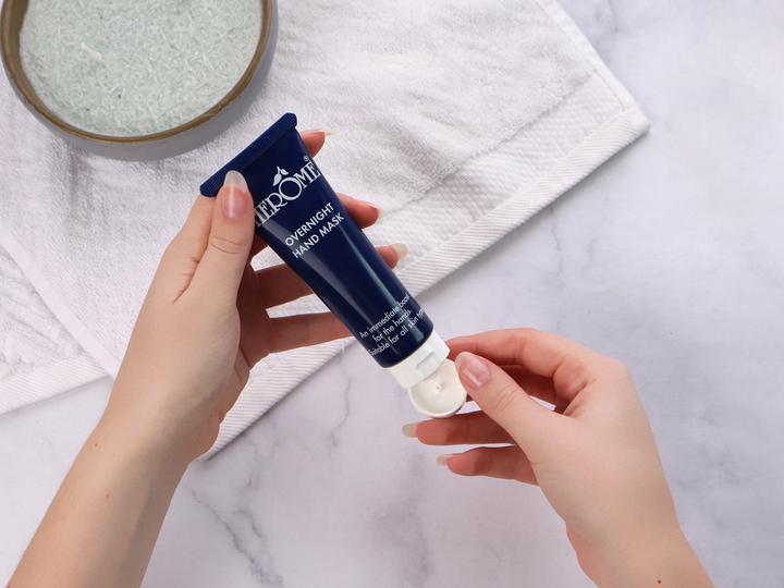 Actual product image Herome Overnight Hand Mask Restores Chapped Cracked Hands Gel Formula 40ml (40 ml)