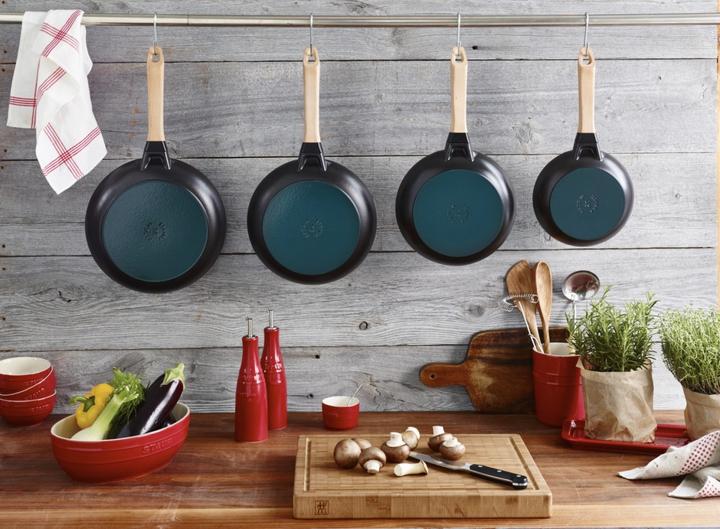 Actual product image Staub Frying pan with wooden handle, 26 cm (26 cm, Frying pan, Cast iron)
