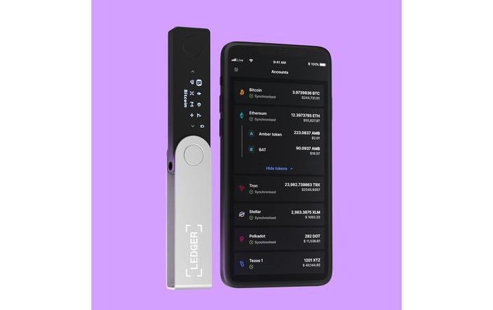 Image du produit Ledger Nano X - Noir onyx (Bitcoin, Lithécoïne, Ubiq, Bitcoin cash, Komodo, Zcash, Ethereum Classic, éther, Vertcoin, Stellaire, Neo, Se dépêcher)