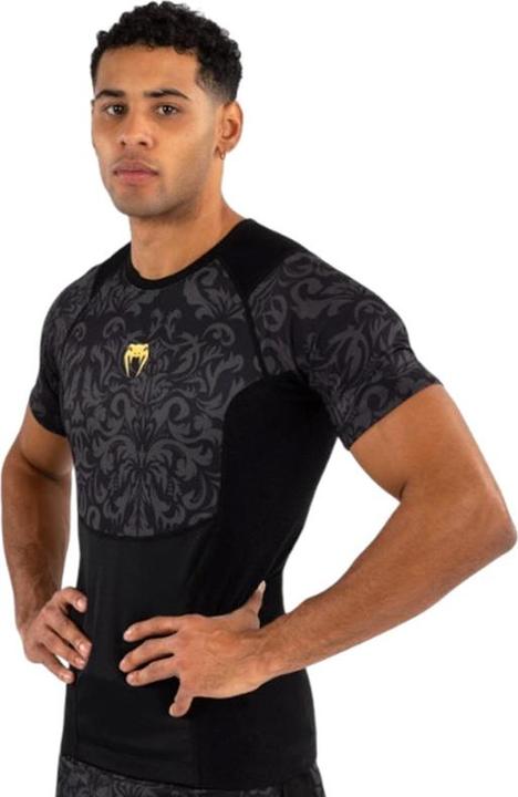 Produktbild Venum Ilia Topuria Unmatched Short Sleeve Rashguard Black Gold (M)