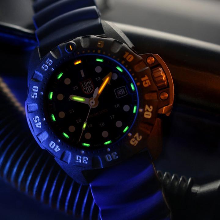 Produktbild Luminox Scott Cassell Deep Dive Carbon Blau (Analoguhr, 45 mm)