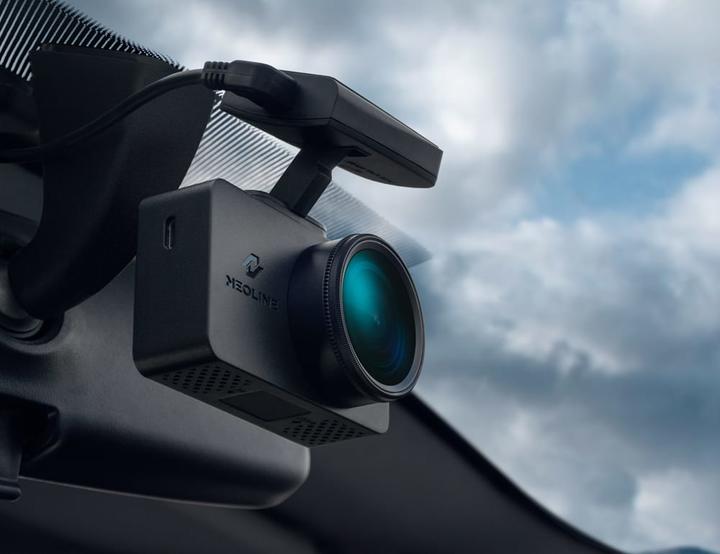 Actual product image Neoline X77 dashcam (Bluetooth, Built-in microphone, Built-in display, Wi-Fi, Full HD)