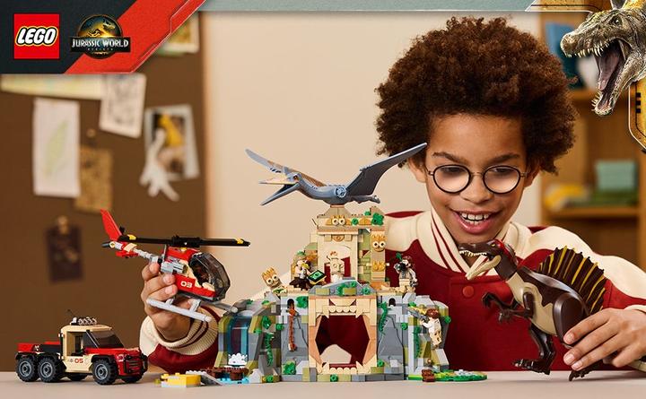 Actual product image LEGO Spinosaurier & Quetzalcoatlus: Hubschrauber-Einsatz (76976, LEGO DC)