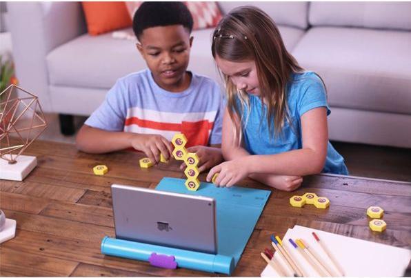 Actual product image PlayShifu Plugo Link Building Blocks Kit (German, French, Japanese, English, Spanish, Portuguese, Russian)