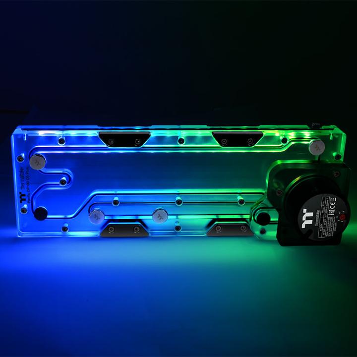 Produktbild Thermaltake Pacific DP100-D5 Plus universale 360mm Distro Plate - inkl. Pumpe, TT RGB Plus