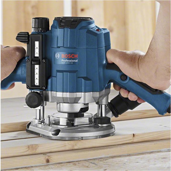 Produktbild Bosch Professional GOF 1250 CE