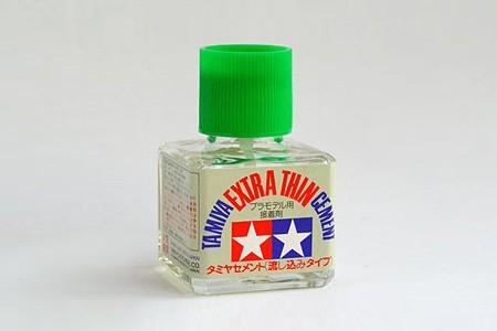 Tamiya Plastikkleber (100 g, 40 ml)