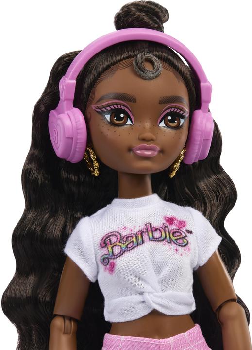 Image du produit Barbie Dream Besties™ SKATE PARTY™ “Brooklyn" Doll and Accessories