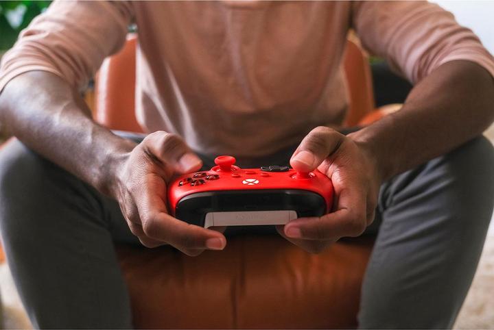 Produktbild Microsoft Xbox Wireless Controller - Pulse Red (Xbox Series S, Xbox One S, PC, Xbox One X, Xbox Series X)