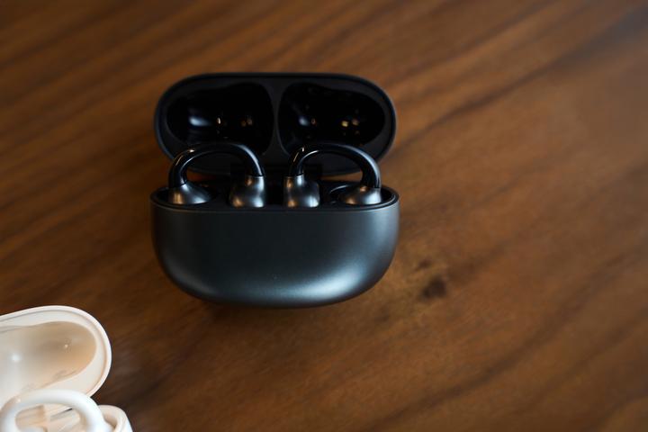 Actual product image Edifier Comfo Q Open-Ear Wireless Sports Headphones - space black