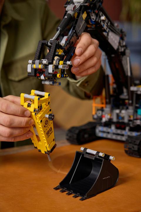 Actual product image LEGO Volvo EC500 Hybrid excavator (42215, LEGO Technic)