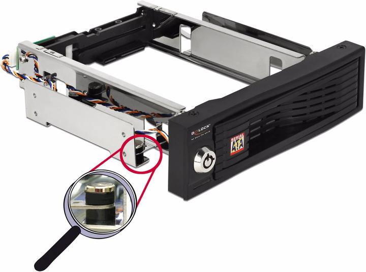 Produktbild Delock 5.25-Einbaurahmen 3.5 SATA HDD geschützt, Hot-Swap