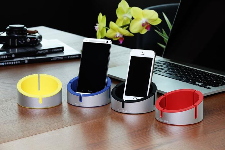 Actual product image Just Mobile AluCup Grande - Mobile/Smartphone - MP3 Player - Tablet/UMPC - Indoor - Red - Si