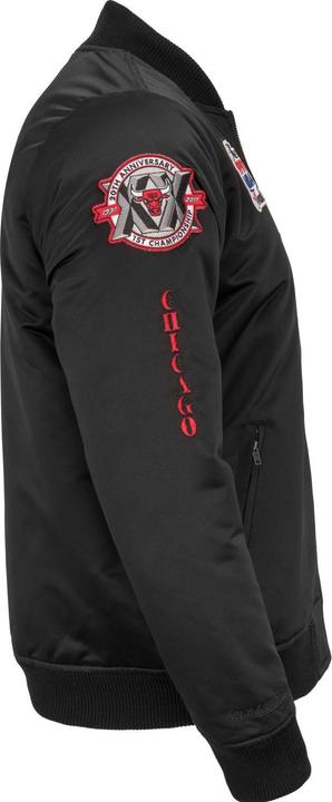 Actual product image Mitchell & Ness M&N Satin Bomber Veste - PATCHES Chicago Bulls noir (L)