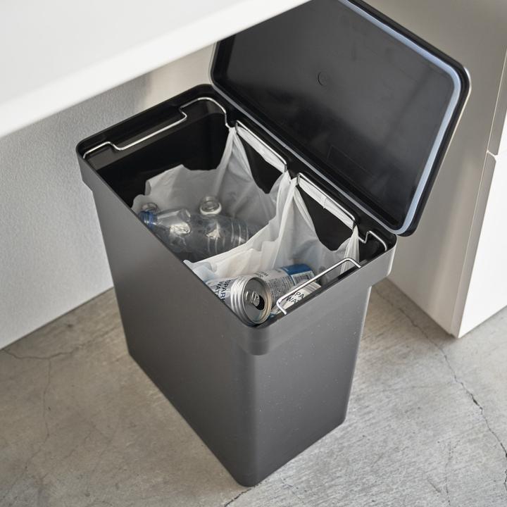 Produktbild Yamazaki Luftdichter Mülleimer mit Rollen TOWER (25 l)