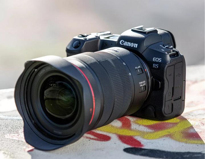 Actual product image Canon EOS R5 Kit (24 - 105 mm, 45 Mpx, Full frame)