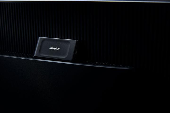 Actual product image Kingston XS1000 (2000 GB)