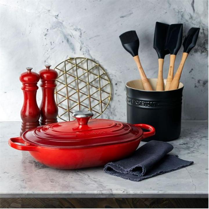 Actual product image Le Creuset Oblong Signature 31cm, oval (31 cm, Casserole + Stewpot, Cast iron)