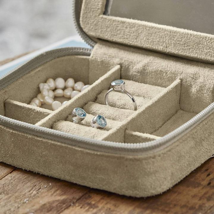 Immagine prodotto Loberon Orecchini Lilianne argento/blu (Decorazione: gemma di topazio, Orecchini: argento 925)