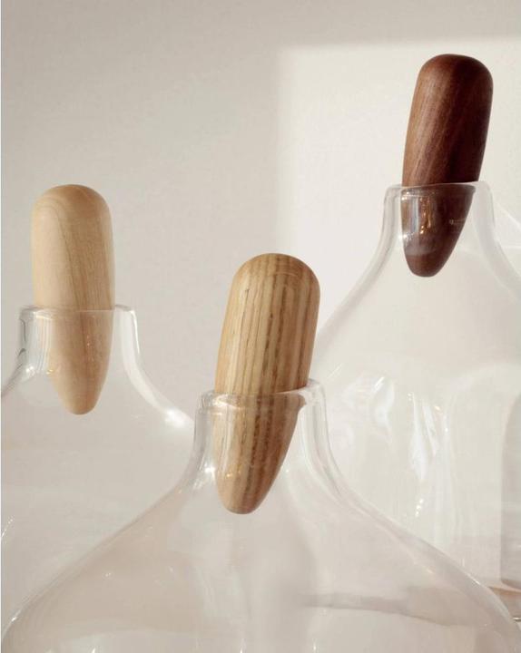 Actual product image LSA Float Decanter & Stopper Oak 1.3L (1.30 l)
