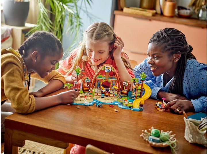 Actual product image LEGO Familienurlaub im Strandresort (42673, LEGO Friends)
