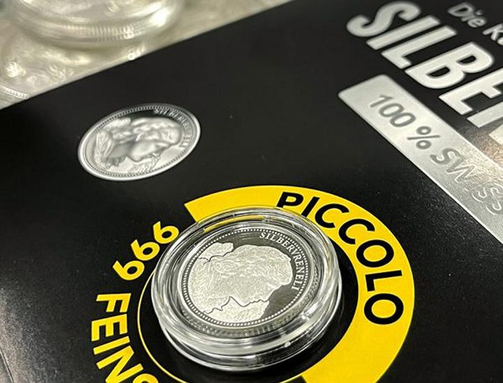 Actual product image Creativations Piccolo Silbervreneli Münze Jahrgang 2024