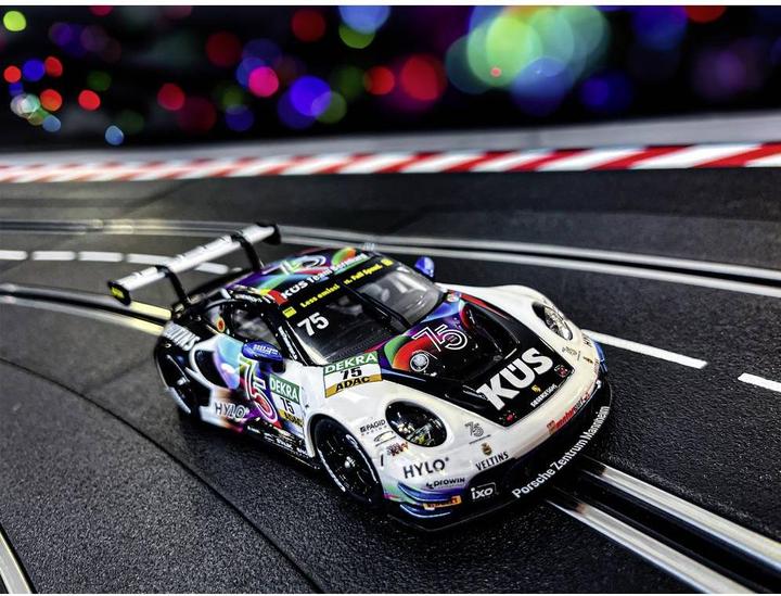 Immagine prodotto Carrera 20027764 Auto Evolution Porsche 911 GT3 R "Team Bernhard, No.75" DTM 202