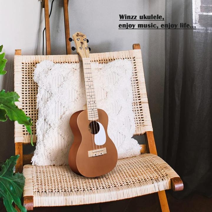 Immagine prodotto Winzz Konzert-Ukulele-Set mit Zubehör (Acustico, Adulti)