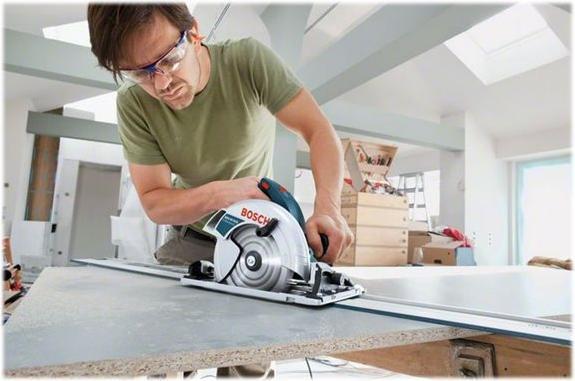 Image du produit Bosch Professional Scie circulaire portative GKS 65 GCE, dans son carton