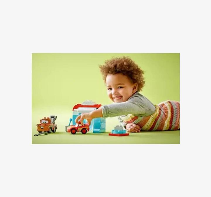 Produktbild LEGO Lightning McQueen und Mater in der Waschanlage (10996)