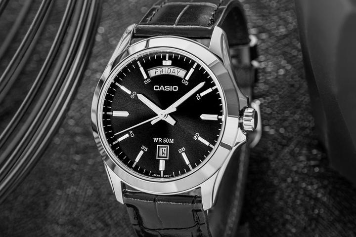 Image du produit Casio COLLECTION Mod. DAY DATE 50m (Montre analogique, 45 mm)