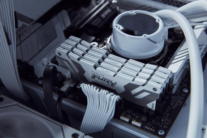 Produktbild Kingston 48GB 8800MT/s DDR5 CL42 CUDIMM Kit of 2 FURY Renegade White (2 x 24GB, 8800 MHz, DDR5-RAM, DIMM)