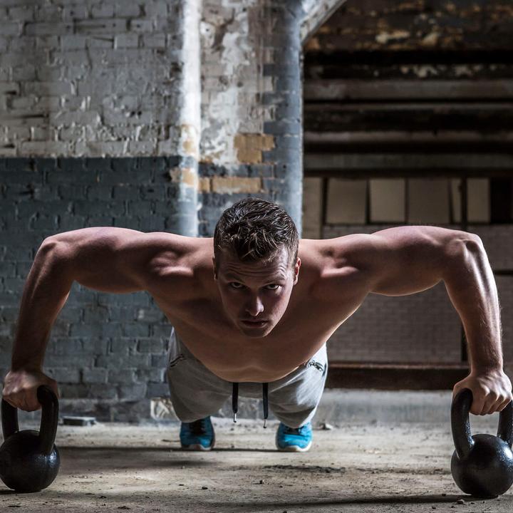 Image du produit Tunturi Gusseisen Kettlebell mit Gummi Boden (1 x 12 kg)