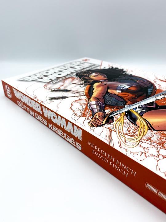 Actual product image Panini Wonder Woman - Göttin des Krieges (Deluxe Collection) (German, David Finch, 2020)