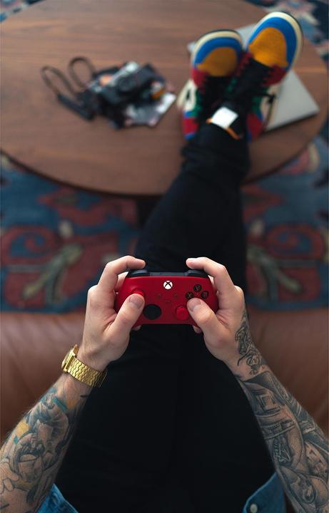 Produktbild Microsoft Xbox Wireless Controller - Pulse Red (Xbox Series S, Xbox One S, PC, Xbox One X, Xbox Series X)
