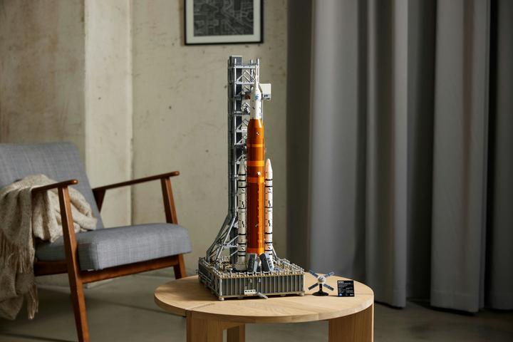 Produktbild LEGO NASA Artemis Startrampe (10341, LEGO Icons, LEGO Seltene Sets)