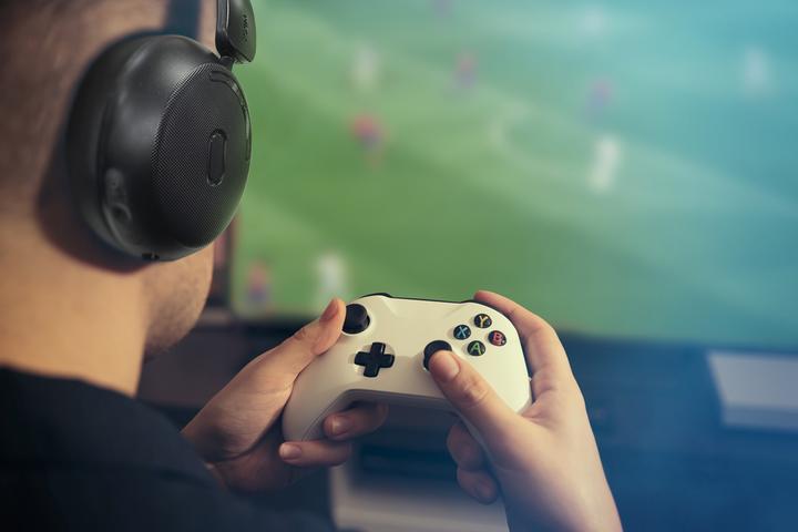 Immagine prodotto Mixx Cuffie StreamQ Surround TV Media nero (40 h, Cablato)