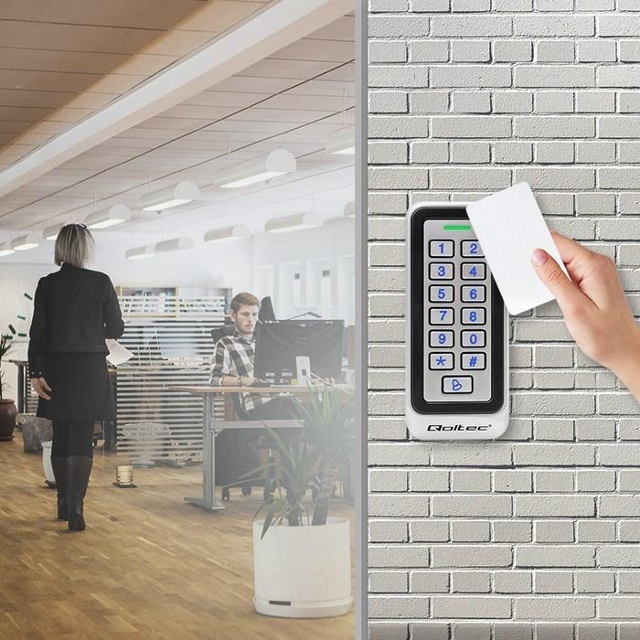 Image du produit Qoltec 52442 Serrure à code RHEA su Lecteur RFID Code Card Porte-clés Sonnette de porte IP68 EM