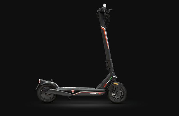 Actual product image Ducati E-Scooter Pro-III (25 km/h, 50 km, 350 W)